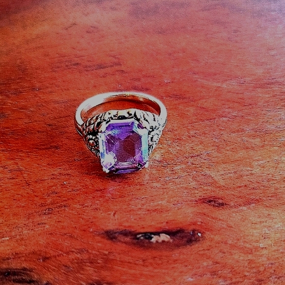 Classic 18K Gold Plated Stainless Steel With A Purple Gemstone Ring. New - Picture 1 of 4